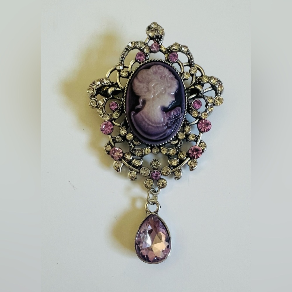 NEW Elegant Purple & Silver Tone Cameo Brooch✨ - Picture 5 of 7